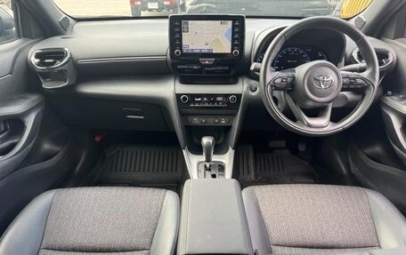 Toyota Yaris Cross, 2022 год, 1 700 000 рублей, 8 фотография