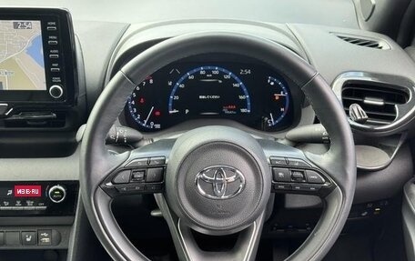 Toyota Yaris Cross, 2022 год, 1 700 000 рублей, 9 фотография