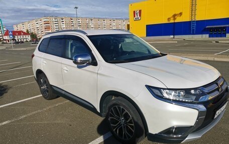 Mitsubishi Outlander III рестайлинг 3, 2016 год, 1 900 000 рублей, 3 фотография