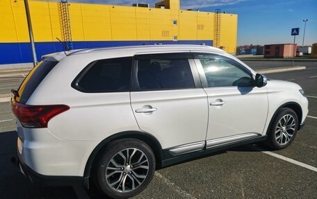 Mitsubishi Outlander III рестайлинг 3, 2016 год, 1 900 000 рублей, 4 фотография