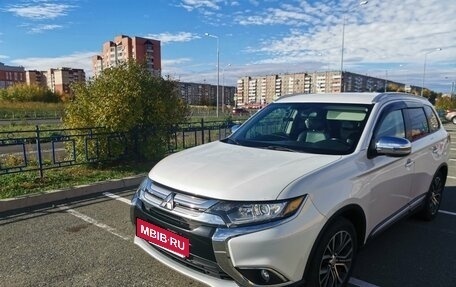 Mitsubishi Outlander III рестайлинг 3, 2016 год, 1 900 000 рублей, 2 фотография