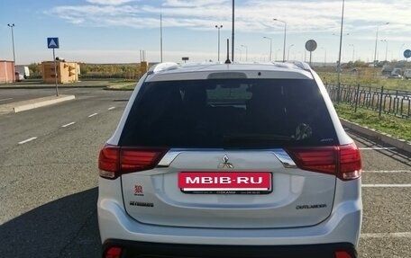 Mitsubishi Outlander III рестайлинг 3, 2016 год, 1 900 000 рублей, 5 фотография