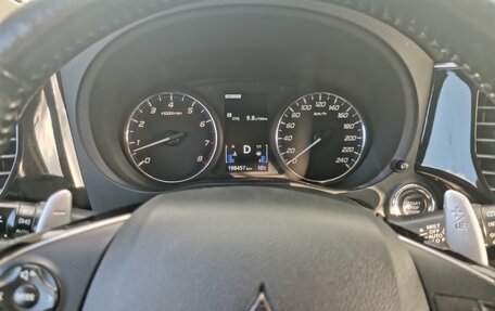 Mitsubishi Outlander III рестайлинг 3, 2016 год, 1 900 000 рублей, 9 фотография