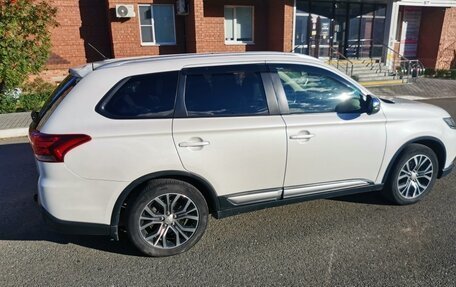 Mitsubishi Outlander III рестайлинг 3, 2016 год, 1 900 000 рублей, 15 фотография
