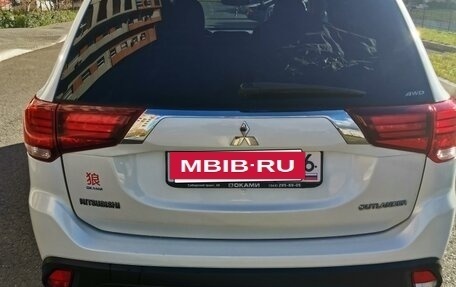 Mitsubishi Outlander III рестайлинг 3, 2016 год, 1 900 000 рублей, 14 фотография