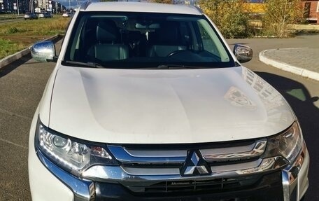 Mitsubishi Outlander III рестайлинг 3, 2016 год, 1 900 000 рублей, 16 фотография