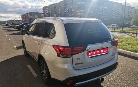 Mitsubishi Outlander III рестайлинг 3, 2016 год, 1 900 000 рублей, 13 фотография