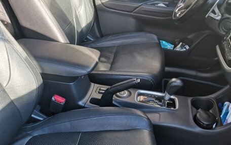 Mitsubishi Outlander III рестайлинг 3, 2016 год, 1 900 000 рублей, 19 фотография