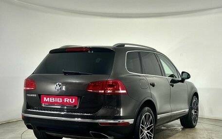 Volkswagen Touareg III, 2015 год, 2 485 000 рублей, 4 фотография