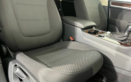 Volkswagen Touareg III, 2015 год, 2 485 000 рублей, 15 фотография