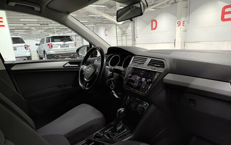Volkswagen Tiguan II, 2019 год, 2 731 000 рублей, 13 фотография