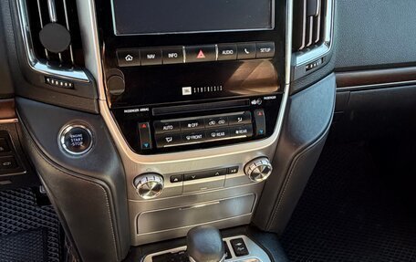 Toyota Land Cruiser 200, 2017 год, 6 490 000 рублей, 12 фотография