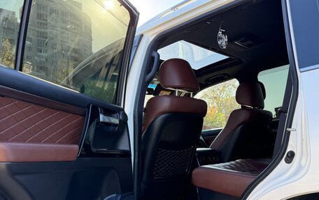 Toyota Land Cruiser 200, 2017 год, 6 490 000 рублей, 14 фотография