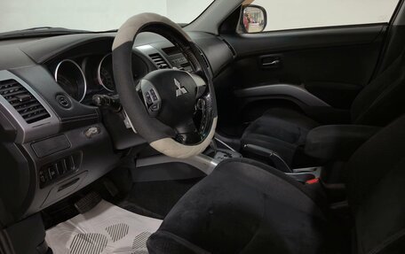 Mitsubishi Outlander III рестайлинг 3, 2010 год, 850 000 рублей, 12 фотография