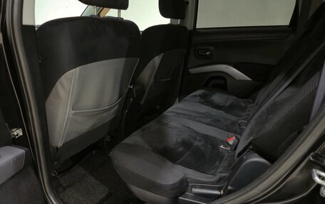 Mitsubishi Outlander III рестайлинг 3, 2010 год, 850 000 рублей, 18 фотография