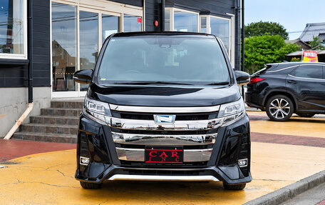 Toyota Noah III, 2020 год, 1 800 000 рублей, 2 фотография