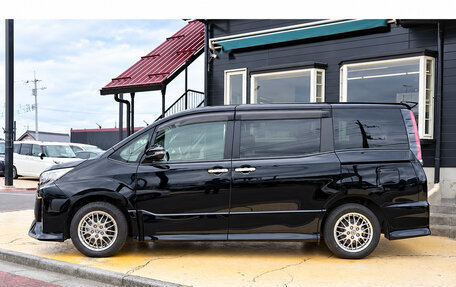 Toyota Noah III, 2020 год, 1 800 000 рублей, 3 фотография