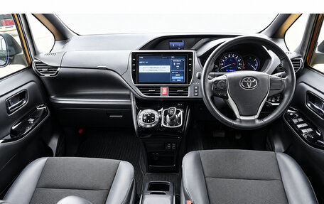 Toyota Noah III, 2020 год, 1 800 000 рублей, 8 фотография
