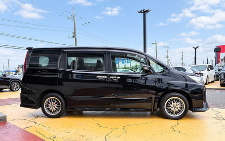 Toyota Noah III, 2020 год, 1 800 000 рублей, 7 фотография