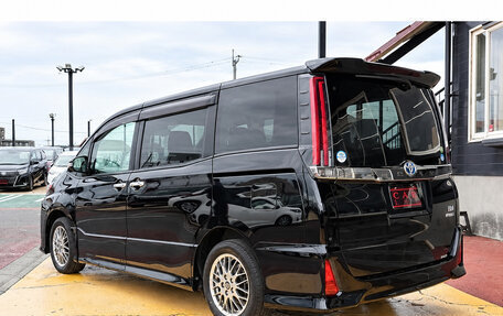 Toyota Noah III, 2020 год, 1 800 000 рублей, 4 фотография