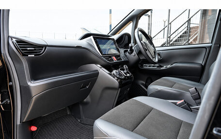 Toyota Noah III, 2020 год, 1 800 000 рублей, 9 фотография