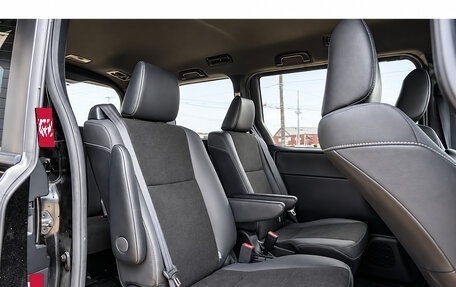 Toyota Noah III, 2020 год, 1 800 000 рублей, 12 фотография
