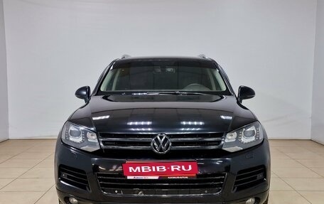Volkswagen Touareg III, 2011 год, 1 680 000 рублей, 2 фотография