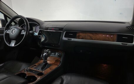 Volkswagen Touareg III, 2011 год, 1 680 000 рублей, 12 фотография