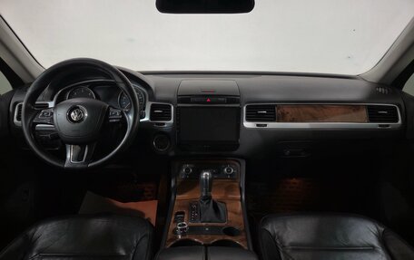 Volkswagen Touareg III, 2011 год, 1 680 000 рублей, 10 фотография