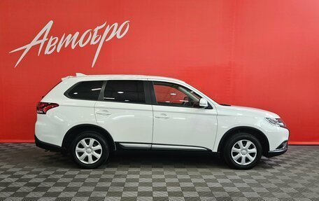 Mitsubishi Outlander III рестайлинг 3, 2020 год, 2 199 000 рублей, 6 фотография