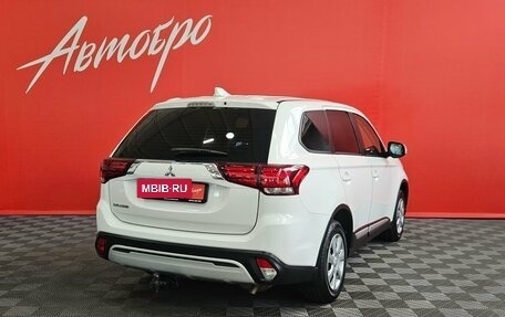 Mitsubishi Outlander III рестайлинг 3, 2020 год, 2 199 000 рублей, 5 фотография