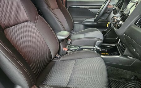 Mitsubishi Outlander III рестайлинг 3, 2020 год, 2 199 000 рублей, 12 фотография