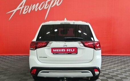 Mitsubishi Outlander III рестайлинг 3, 2020 год, 2 199 000 рублей, 4 фотография