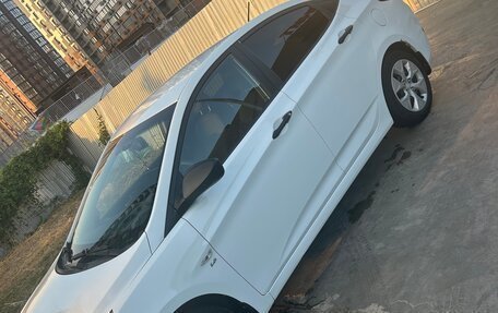 Hyundai Solaris II рестайлинг, 2015 год, 1 000 000 рублей, 4 фотография