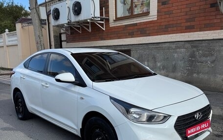 Hyundai Solaris II рестайлинг, 2019 год, 950 000 рублей, 1 фотография