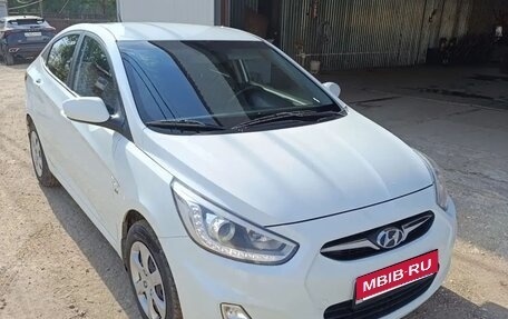 Hyundai Solaris II рестайлинг, 2013 год, 750 000 рублей, 2 фотография