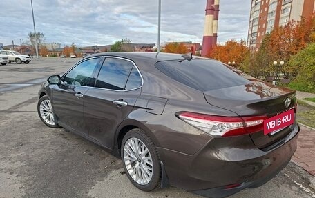 Toyota Camry, 2021 год, 3 200 000 рублей, 2 фотография