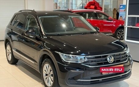 Volkswagen Tiguan II, 2021 год, 2 449 000 рублей, 3 фотография