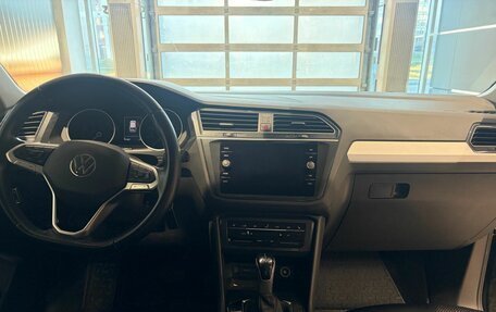 Volkswagen Tiguan II, 2021 год, 2 449 000 рублей, 17 фотография