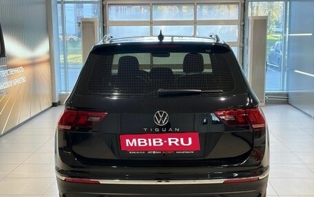 Volkswagen Tiguan II, 2021 год, 2 449 000 рублей, 5 фотография