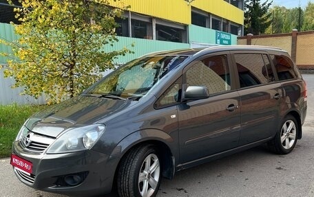 Opel Zafira B, 2013 год, 700 000 рублей, 1 фотография