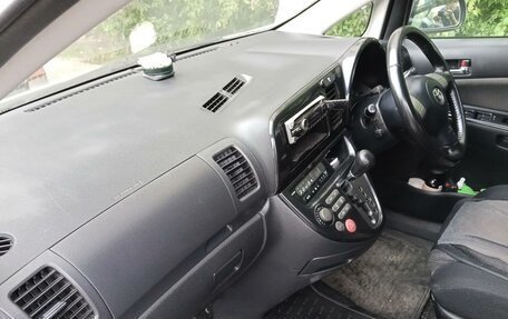 Toyota Wish II, 2003 год, 690 000 рублей, 18 фотография
