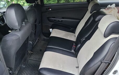 Toyota Wish II, 2003 год, 690 000 рублей, 15 фотография