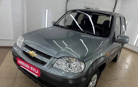 Chevrolet Niva I рестайлинг, 2010 год, 535 000 рублей, 3 фотография