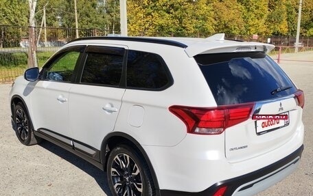 Mitsubishi Outlander III рестайлинг 3, 2021 год, 2 680 000 рублей, 5 фотография