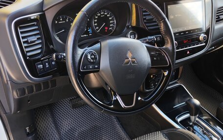 Mitsubishi Outlander III рестайлинг 3, 2021 год, 2 680 000 рублей, 11 фотография