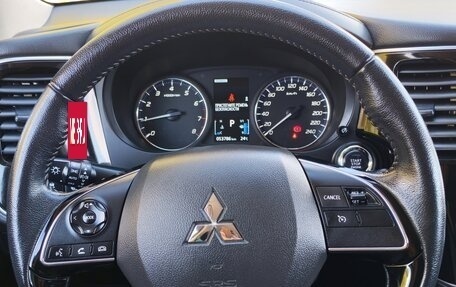 Mitsubishi Outlander III рестайлинг 3, 2021 год, 2 680 000 рублей, 10 фотография