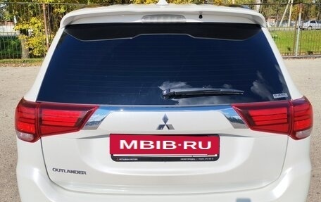Mitsubishi Outlander III рестайлинг 3, 2021 год, 2 680 000 рублей, 7 фотография