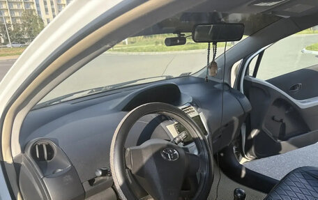 Toyota Yaris III рестайлинг, 2007 год, 430 000 рублей, 6 фотография