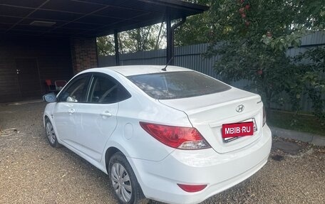 Hyundai Solaris II рестайлинг, 2012 год, 700 000 рублей, 3 фотография
